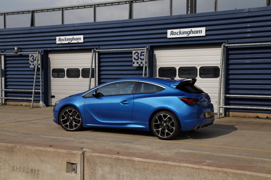  Vauxhall Astra VXR 2012 года  (фото 42 из 274)